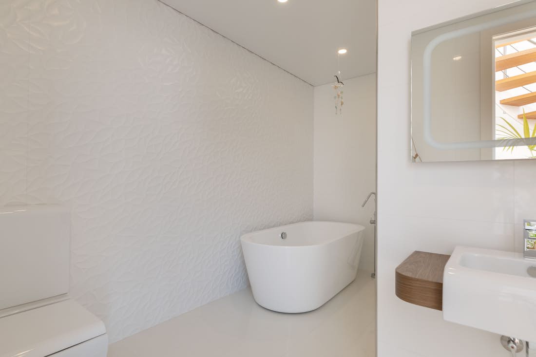 Modern bathroom amenities family Villa Dypsis Costa Brava