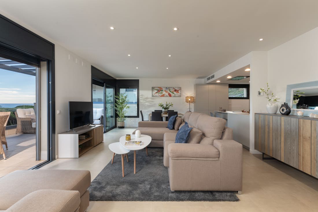 Costa Brava location - Penthouse Lilium - Spacieux salon élégant front de mer dans appartement Lilium de luxe familial à Costa Brava