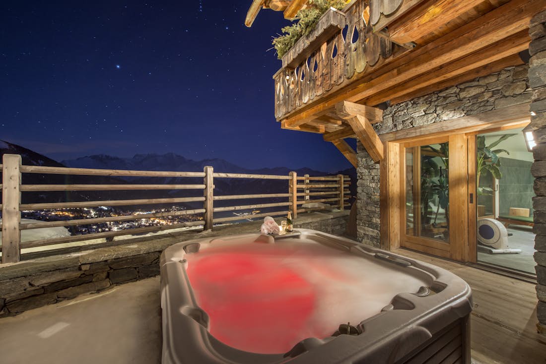 Verbier accommodation - Chalet Nyumba - Hot tub in Chalet Nyumba Verbier