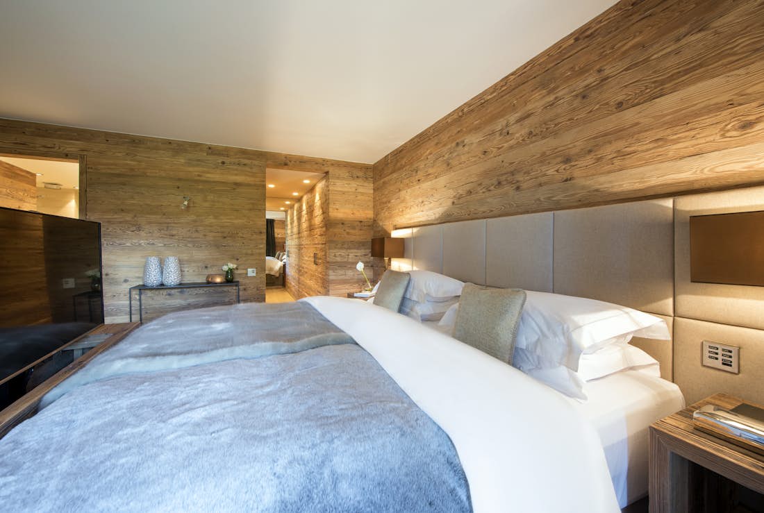 Verbier accommodation - Rosalp 4 -  Super-king/twin with private shower room in Rosalp 4 in Verbier