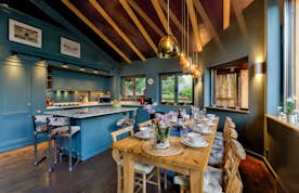 Chamonix accommodation - Chalet Peipus - Kitchen and dinning room Chalet Peipus