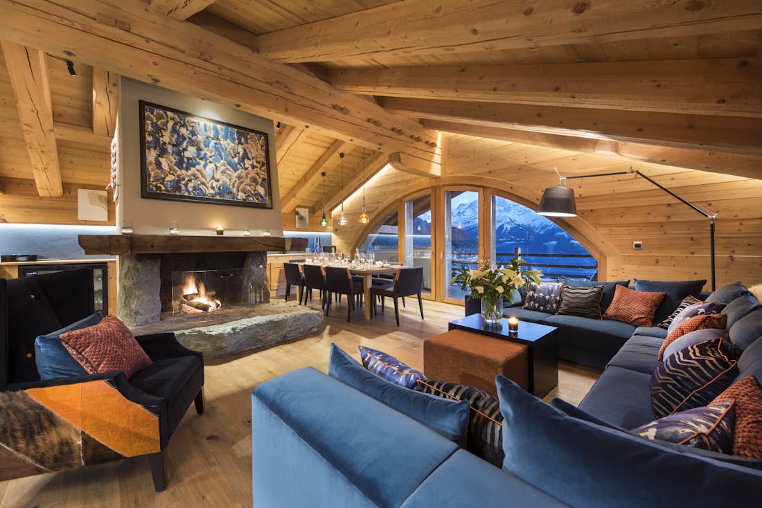 Verbier accommodation - Penthouse Entre Ciel et Terre - Living room with breathtaking views in penthhouse Entre Ciel et Terre in Verbier 