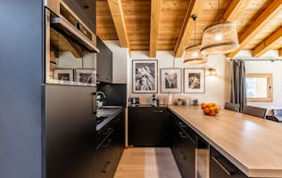 Chamonix accommodation - Apartment Sapelli - Fully equipped modern kitchen family apartment Sapelli Chamonix