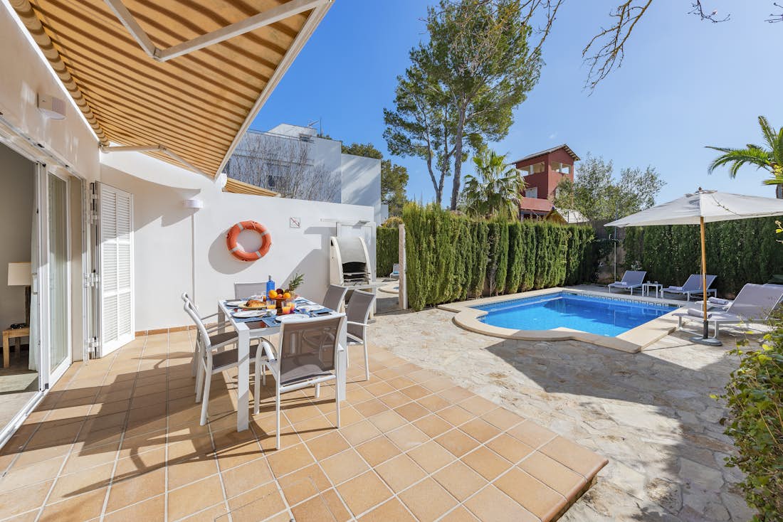 Majorque location - Villa Marisol - Une grande terrasse dans le villa Marisol de luxe avec piscine privée à Mallorca