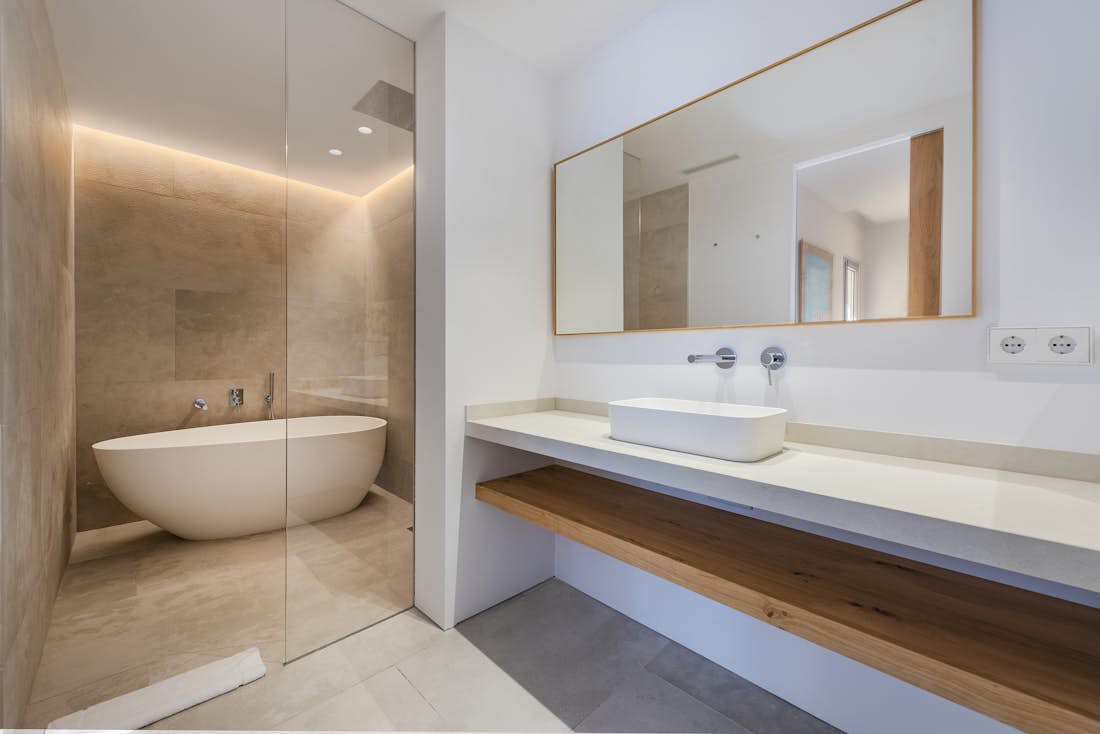 Modern bathroom amenities sea view villa Barcares Mallorca