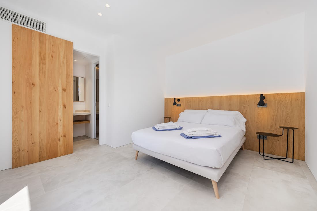 Chambre double confortable villa Barcares de luxe avec vues méditerranéennes  Mallorca