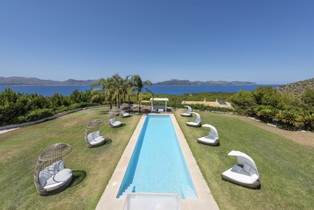 Mallorca alojamiento - Villa Cielo Bon Aire - Large outdoor swimming pool in private villa Cielo Bon Aire in Mallorca 