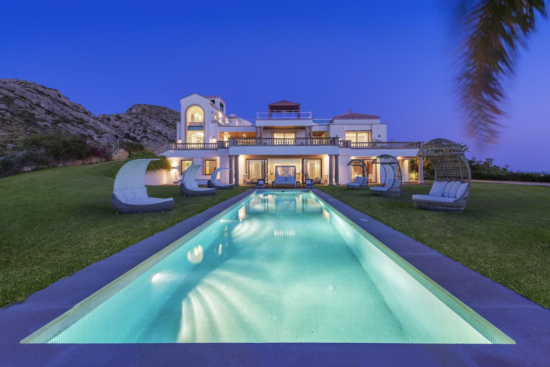 une piscine privée avec vue mer dans villa Villa Cielo Bon Aire luxe avec vues méditerranéennes Mallorca