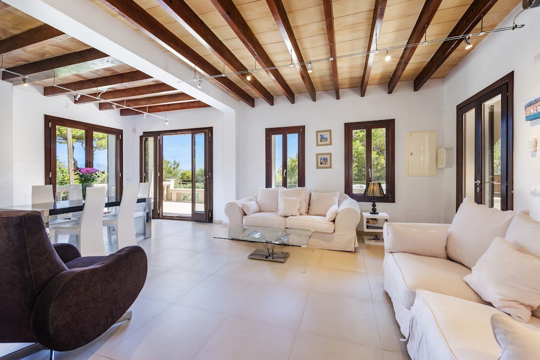 Spacieux salon élégant front de mer villa Mal Pas beach  de luxe avec piscine privée Mallorca