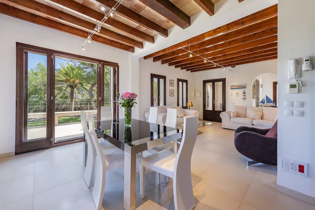 Mallorca accommodation - Villa Mal Pas Beach - Beautiful open plan dining room at family villa Mal Pas Beach in Mallorca