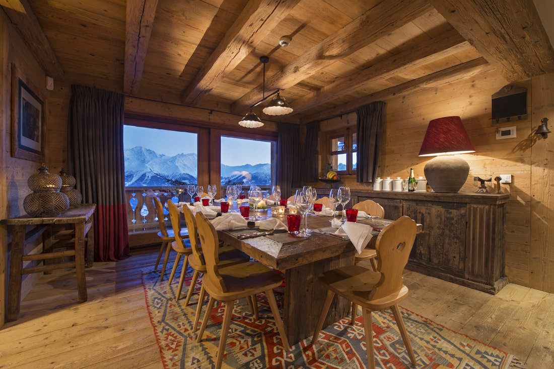 Verbier location - Chalet Nyumba - Dining room in Chalet Nyumba in Verbier