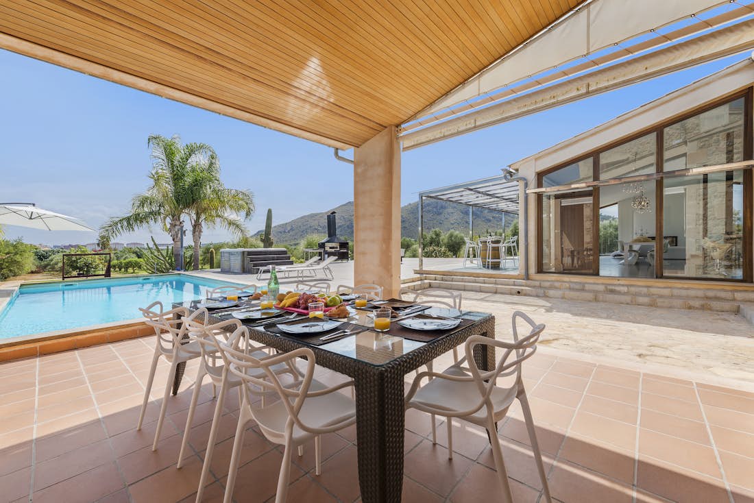 Jacuzzi en plein air vue montagne villa Villa Oliva de luxe avec piscine privée  Mallorca