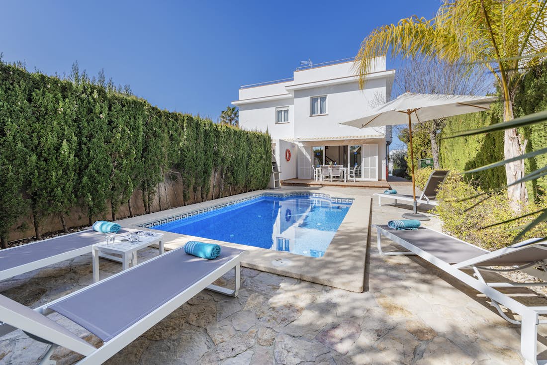 Mallorca alojamiento - Villa Maricel - Large terrace with sea views in Private pool villa Maricel in Mallorca