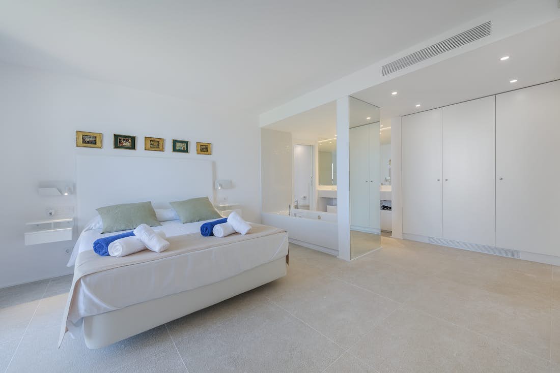 Majorque location - Villa Seablue - Chambre double confortable avec vue sur le paysage villa Seablue de luxe avec vues méditerranéennes à Mallorca