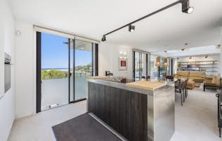 Majorque location - Villa Seablue - Une cuisine contemporaine dans le villa Seablue de luxe avec vues méditerranéennes à Mallorca Majorque location - Villa Seablue - Cuisine contemporaine villa Seablue de luxe avec vues méditerranéennes  Mallorca