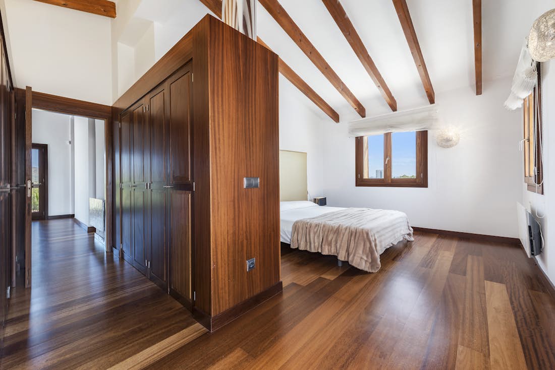 Mallorca accommodation - Villa Oliva  - Cosy double bedroom with landscape views at family villa Villa Oliva in Mallorca