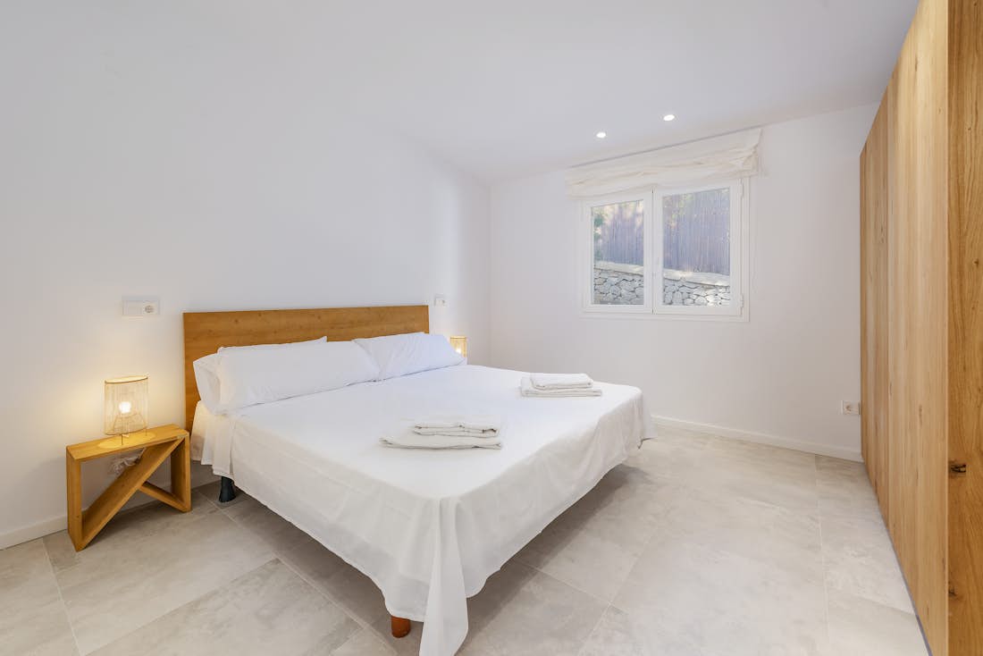Mallorca accommodation - Villa Es Vila - Cosy double bedroom with landscape views at family villa Es Vila in Mallorca