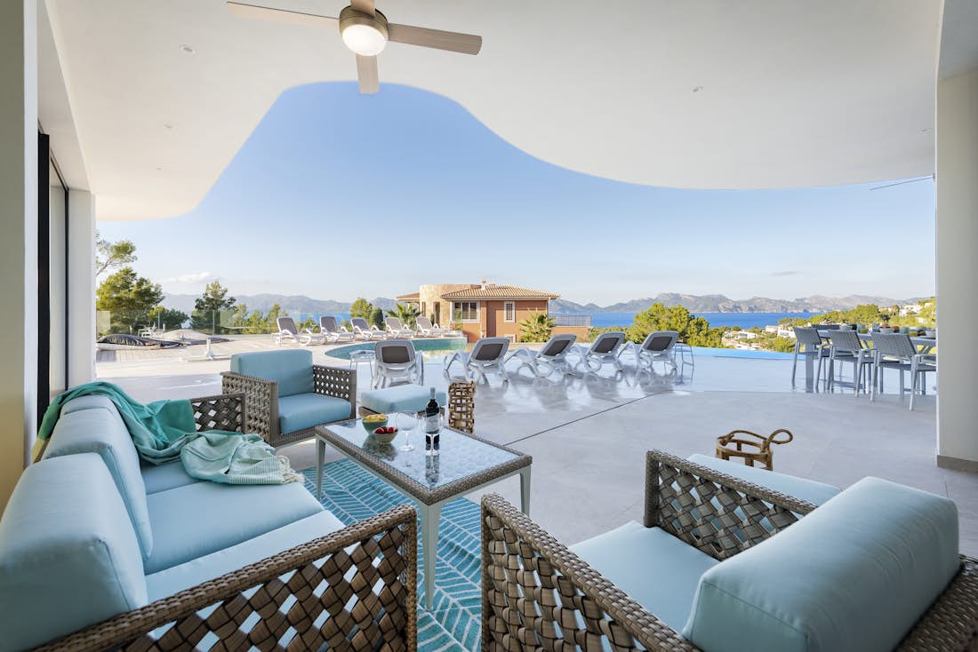 Mallorca alojamiento - Villa Arc en ciel  - Gran terraza en  Villa Arc en Ciel de lujo con vistas al mar en Mallorca
