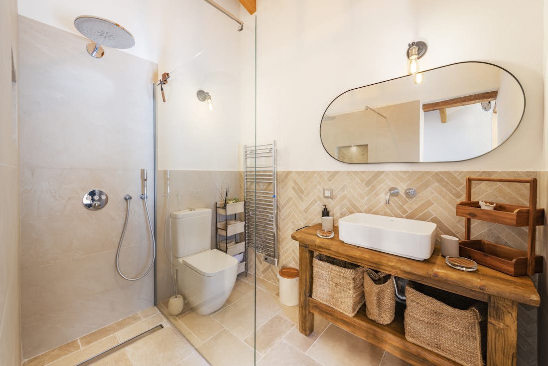 Mallorca alojamiento - Villa Sant Marti - Habitación doble con baño y acceso a terraza en casa Sant Marti en Mallorca