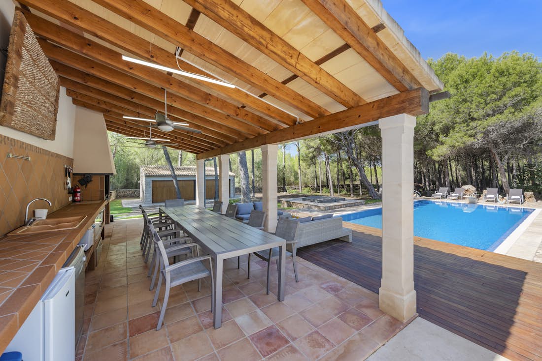 Outdoor kitchen family villa Mal Pas Beach Mallorca