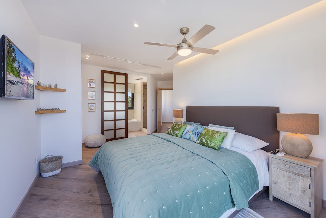 Mallorca accommodation - Villa Arc en ciel  - Luxury double ensuite bedroom with  sea view villa Arc en ciel  in Mallorca
