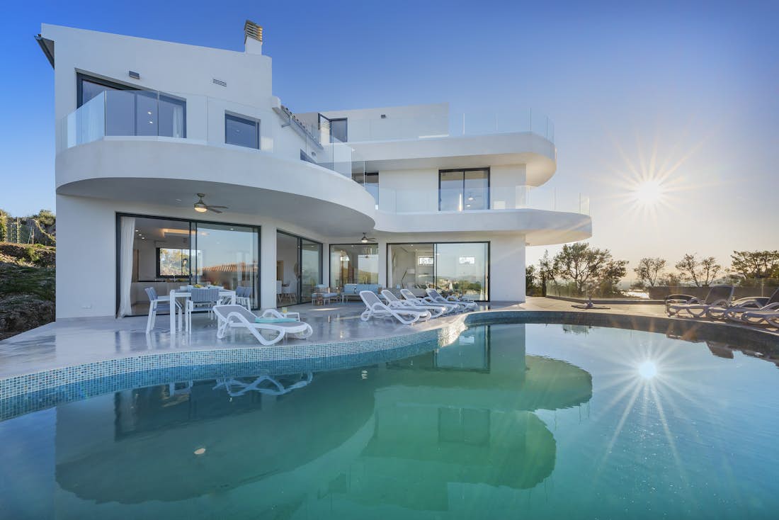 Majorque location - Villa Arc en ciel  - une piscine privée opulente avec vue sur l'océan dans la Villa Arc en Ciel  de luxe avec vue mer à Mallorca
