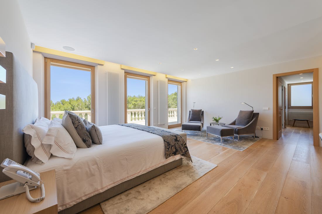 Chambre double moderne salle de bain vue sur la mer villa Lion de luxe avec piscine privée Mallorca