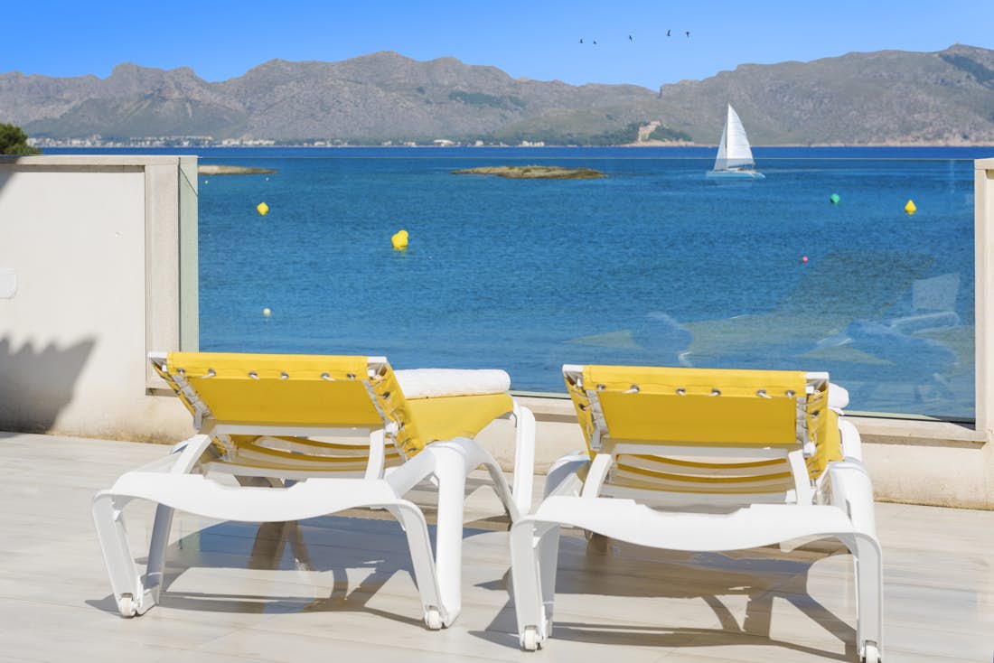 Majorque location - Villa Can Verd - Une grande terrasse avec vue sur la mer dans le villa Can Verd de luxe avec accès à la plage à Mallorca