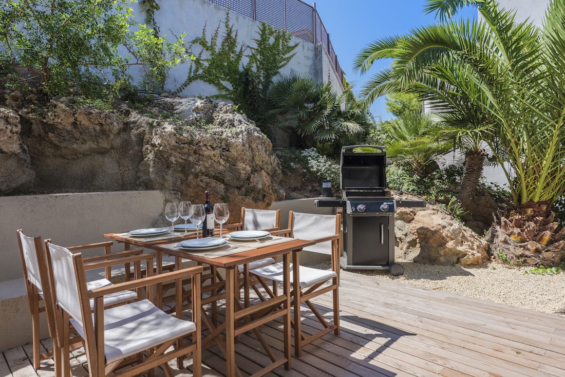 Majorque location - Villa Seablue - Une grande terrasse avec vue sur la mer dans le villa Seablue de luxe avec vues méditerranéennes à Mallorca