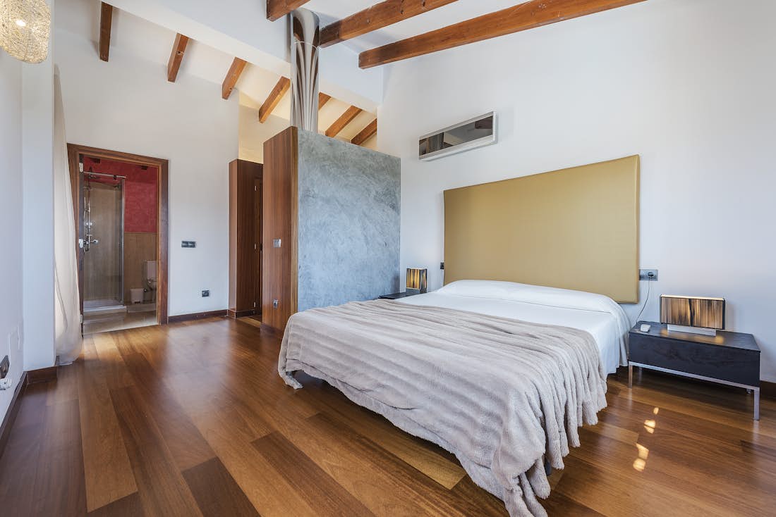 Chambre double moderne salle de bain vue sur la mer villa Villa Oliva de luxe avec vues méditerranéennes Mallorca