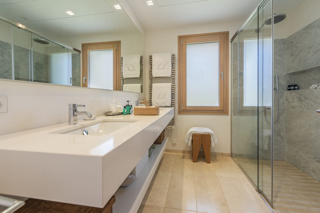 Salle de bain moderne commodités villa Lion de luxe vue mer  Mallorca