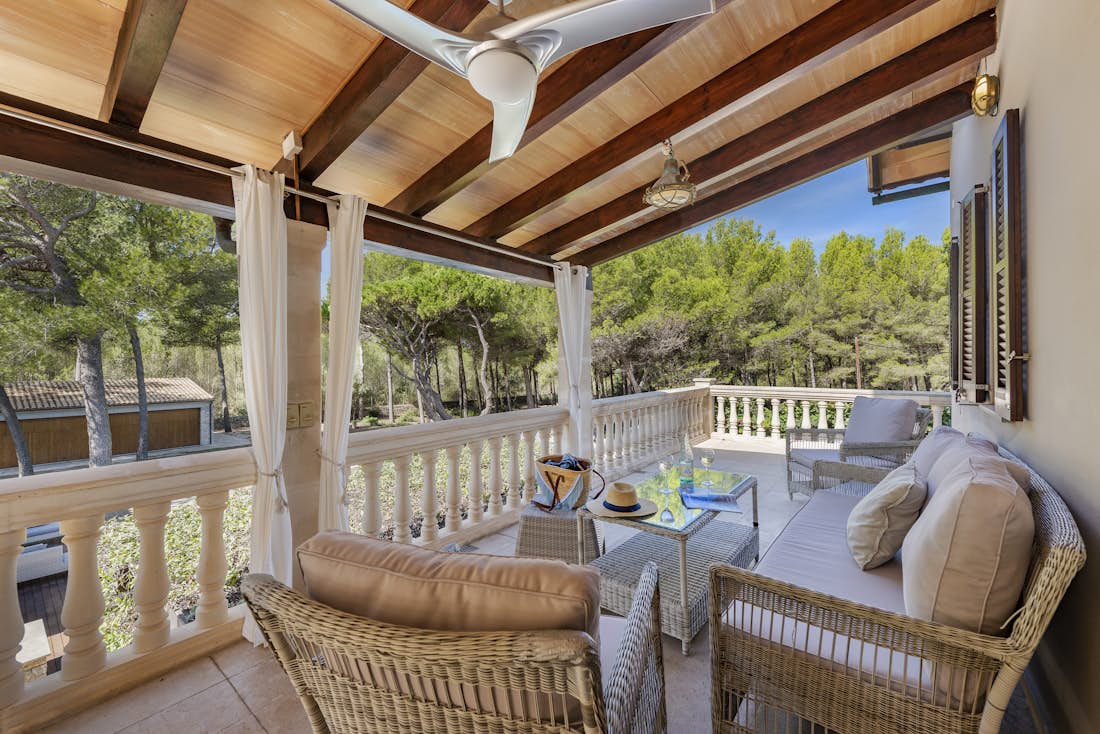 Majorque location - Villa Mal Pas Beach - Une grande terrasse avec vue sur la mer dans le villa Mal Pas beach  de luxe familial à Mallorca