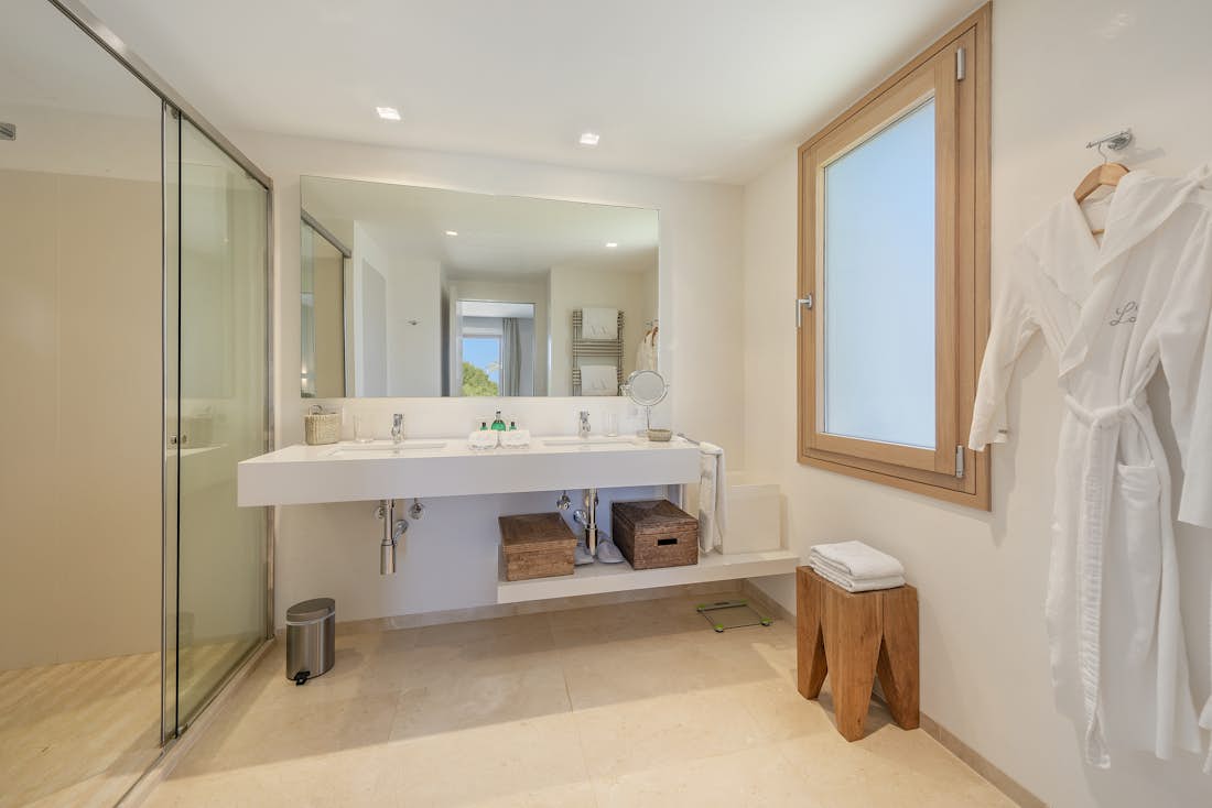 Salle de bain moderne commodités villa Lion de luxe vue mer  Mallorca