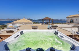 Jacuzzi en plein air vue montagne villa Villa Cielo Bon Aire de luxe avec vues méditerranéennes  Mallorca