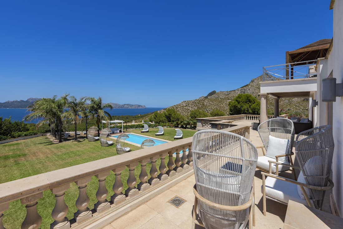 Majorque location - Villa Cielo Bon Aire - Une grande terrasse avec vue sur la mer dans le villa Villa Cielo Bon Aire de luxe vue mer à Mallorca