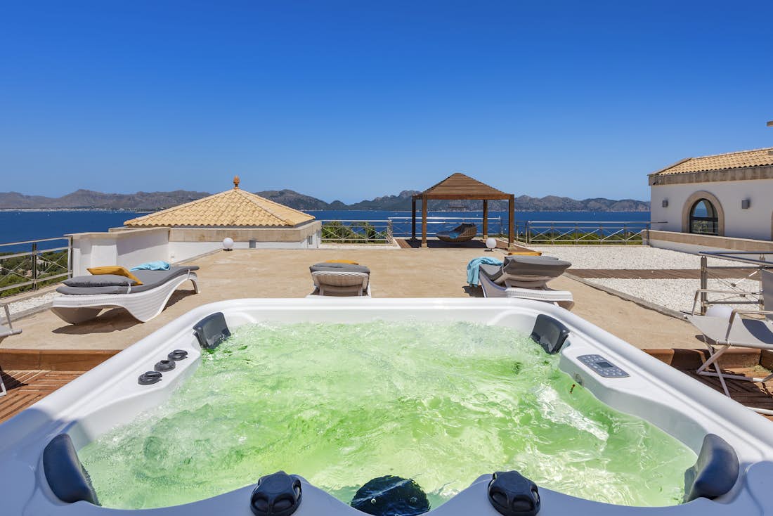 Outdoor hot tub mountain views sea view villa Villa Cielo Bon Aire Mallorca