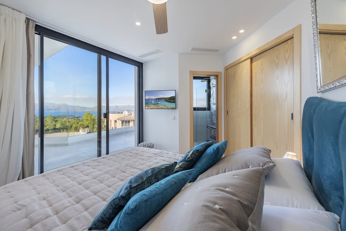 Mallorca alojamiento - Villa Arc en ciel  - Moderna habitación doble con baño  Villa Arc en Ciel de lujo vistas al mar Mallorca