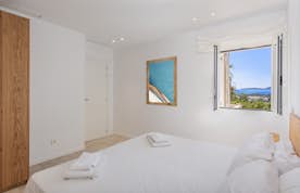 Majorque location - Villa Es Vila - Chambre double moderne salle de bain villa Es Vila de luxe avec vues sur la montagne Mallorca
