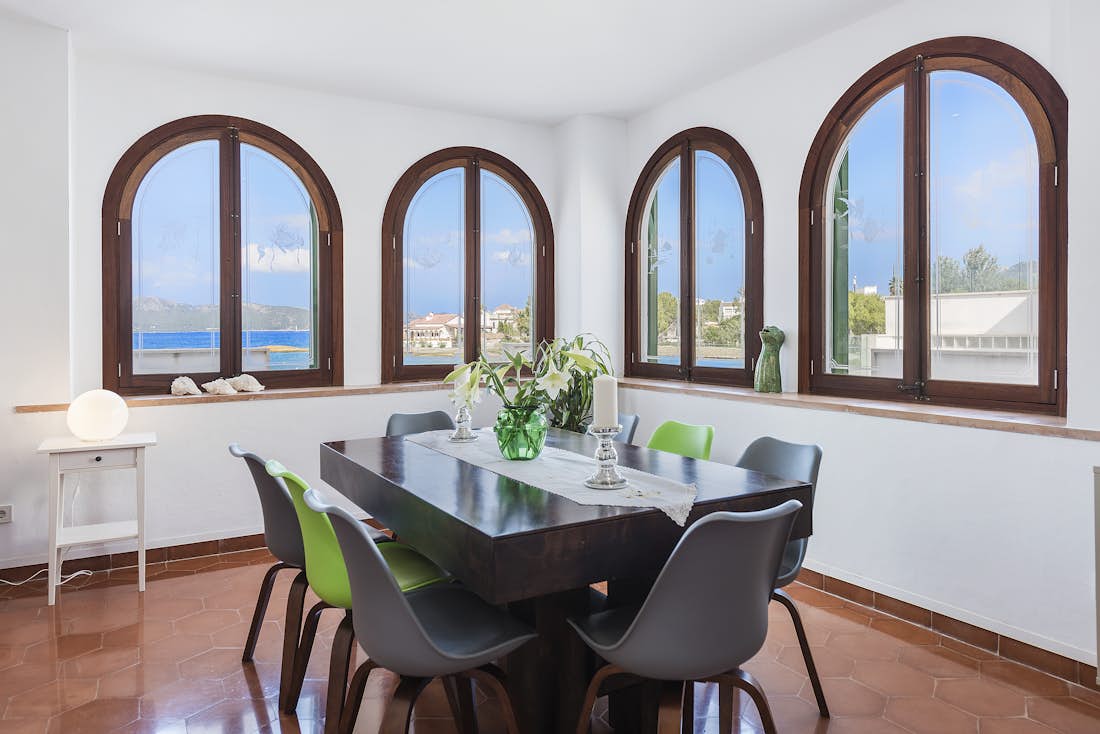 Spacieux salon élégant front de mer villa Can Verd de luxe familial Mallorca