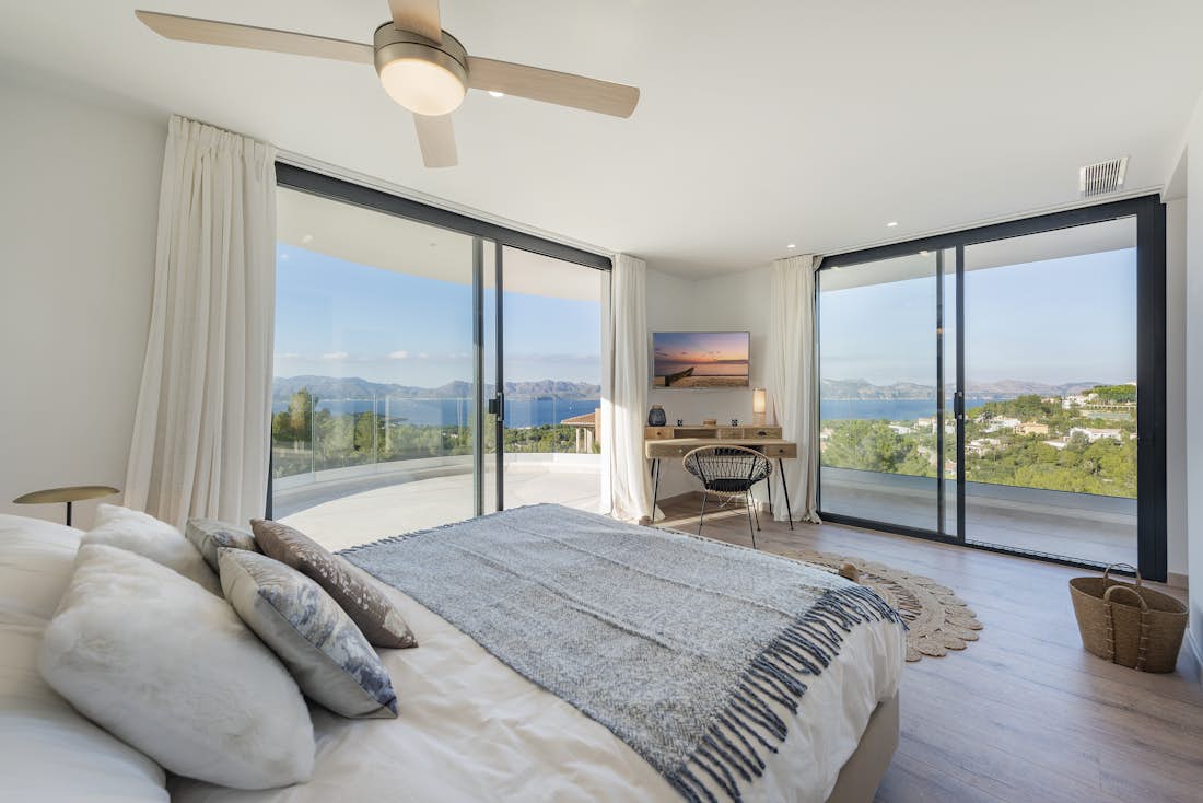 Mallorca alojamiento - Villa Arc en ciel  - Moderna habitación doble con baño  Villa Arc en Ciel de lujo vistas al mar Mallorca