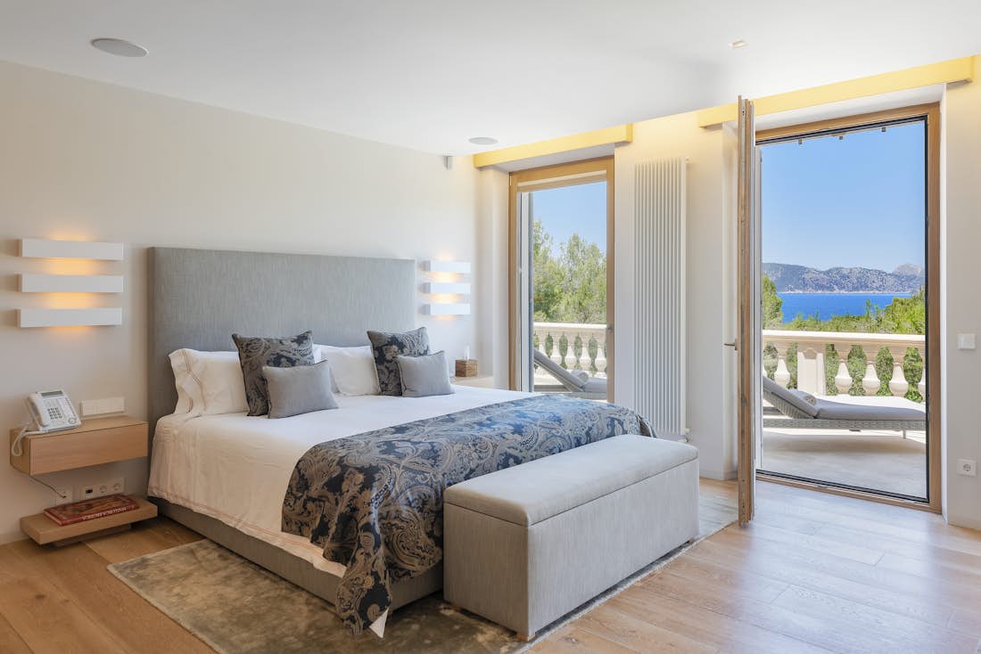 Majorque location - Villa Lion - Chambre double moderne avec salle de bain et avec vue sur la mer dans villa Lion de luxe avec piscine privée à Mallorca