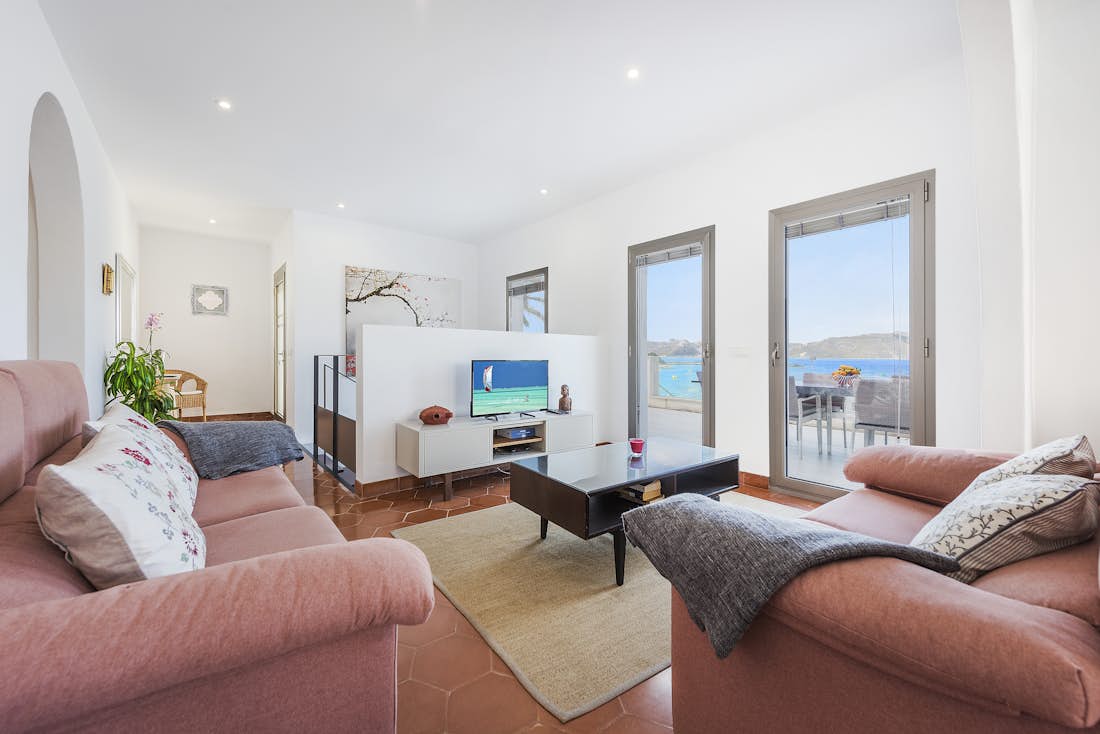 Mallorca accommodation - Villa Can Verd - Cosy seaside living room in sea view villa Can Verd in Mallorca