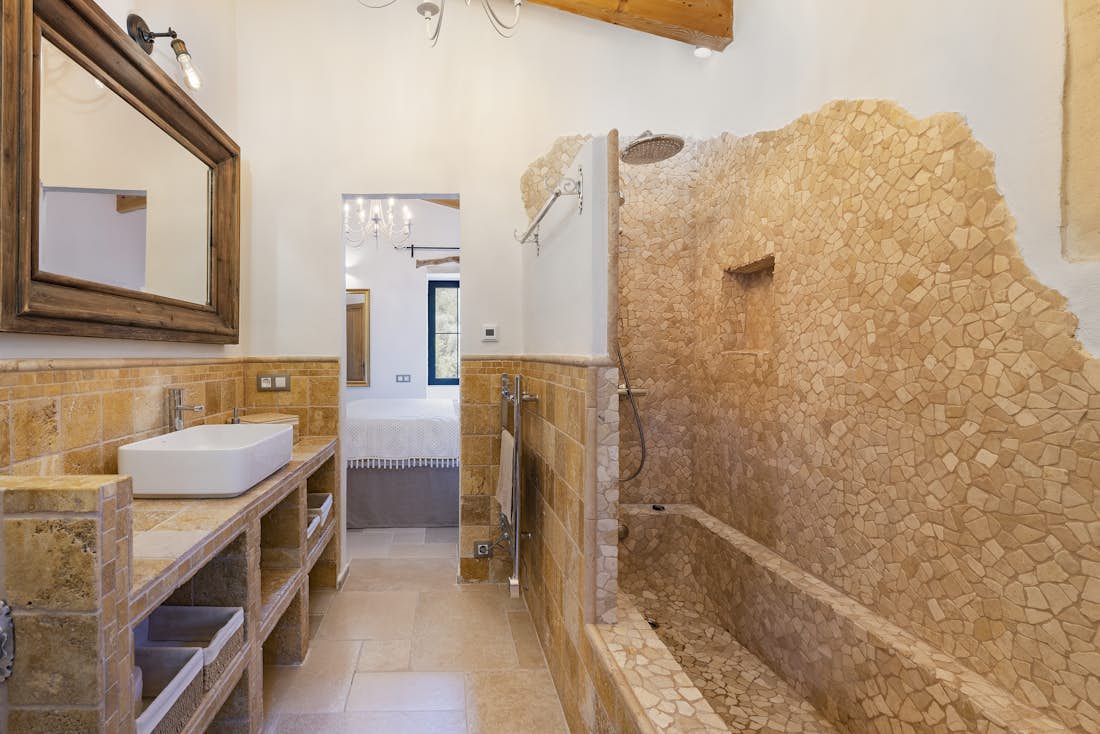 Majorque location - Villa Sant Marti - Chambre double moderne avec salle de bain dans Casa Sant Marti à Mallorca