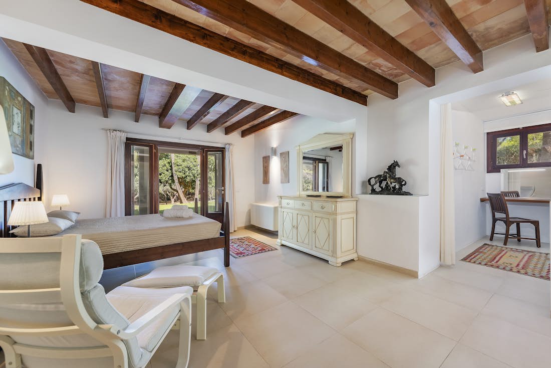 Chambre double moderne salle de bain villa Mal Pas beach  de luxe familial Mallorca