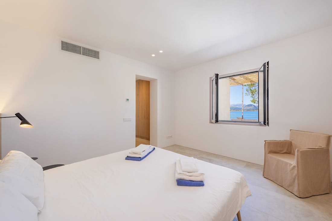 Majorque location - Villa Barcares - Chambre double moderne avec salle de bain dans villa Barcares et vue mer à Mallorca