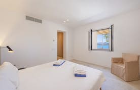 Majorque location - Villa Barcares - Chambre double moderne salle de bain villa Barcares vue mer Mallorca