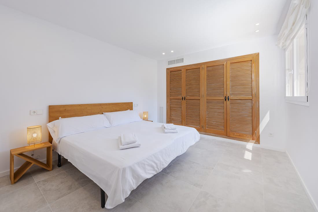 Cosy double bedroom landscape views family villa Es Vila Mallorca
