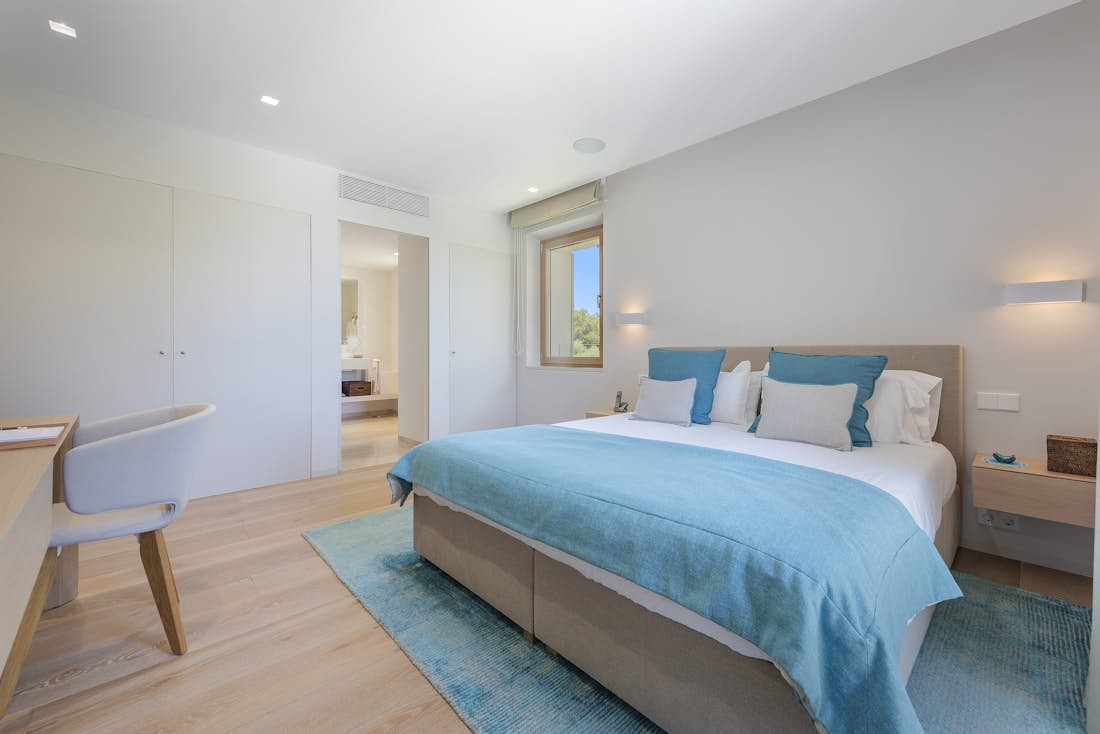 Majorque location - Villa Lion - Chambre double moderne avec salle de bain et avec vue sur la mer dans villa Lion de luxe vue mer à Mallorca