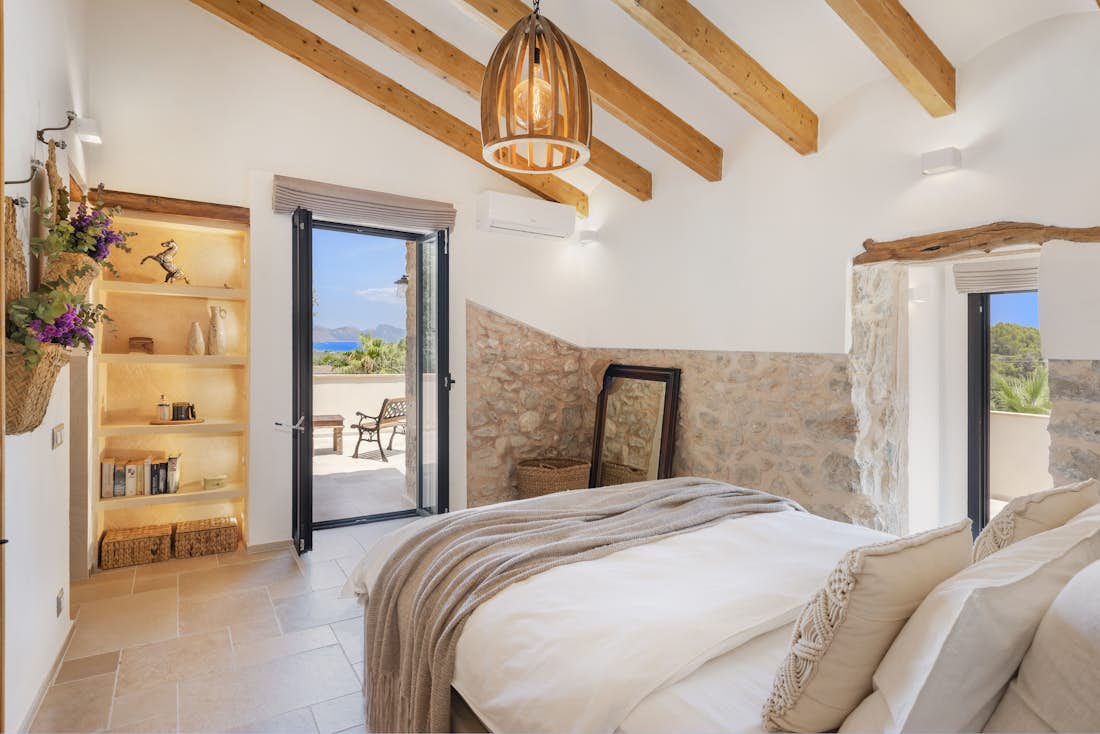 Mallorca alojamiento - Villa Sant Marti - Habitación doble con baño y acceso a terraza en casa Sant Marti en Mallorca