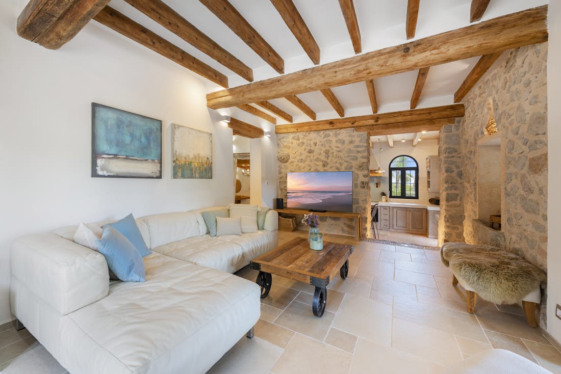 Mallorca alojamiento - Villa Sant Marti - Amplio salon con acceso a la terraza Casa Sant Marti en Mallorca
